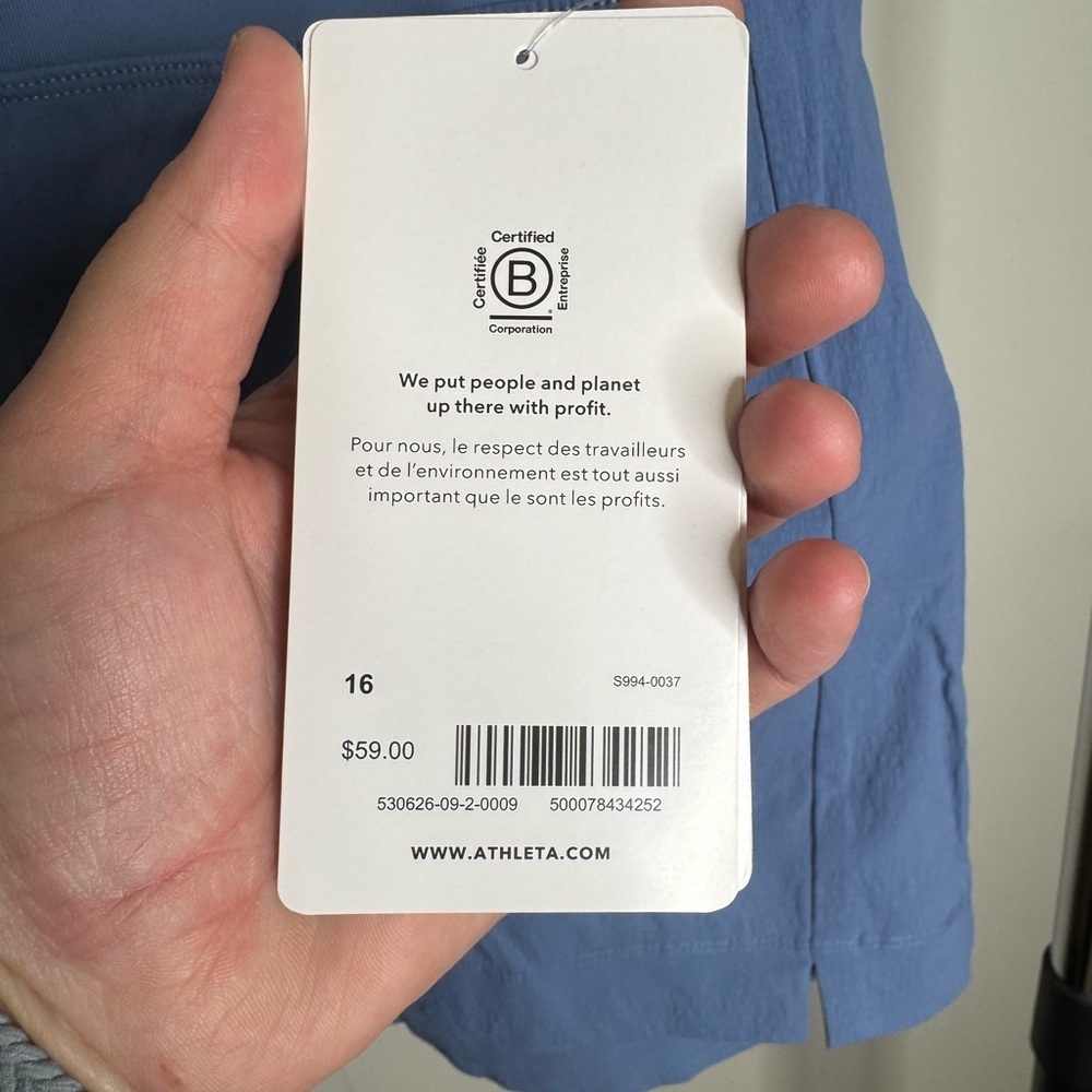 NWT ATHLETA Size 16 Light Blue Trekkie North Shorts. Has zipper pockets - Picture 8 of 9